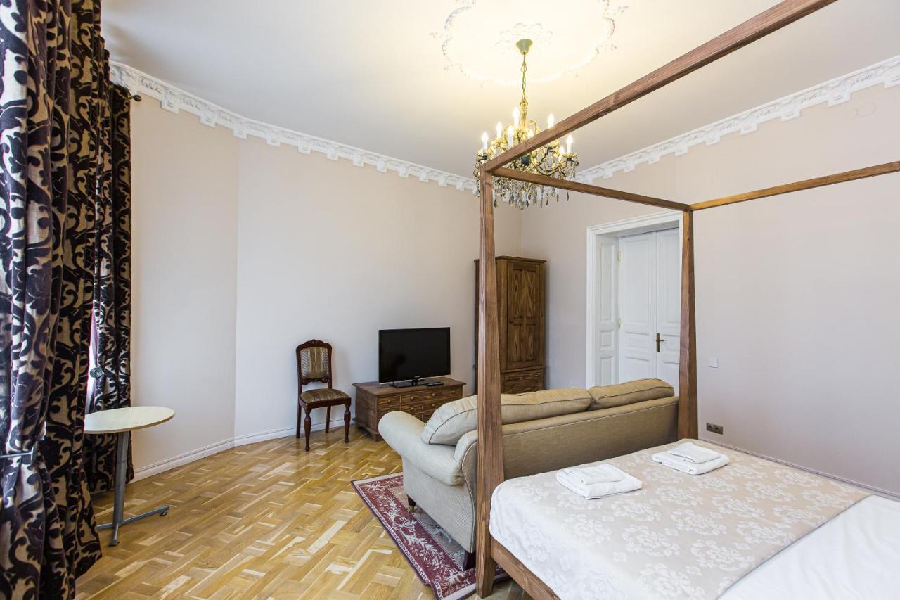 Австрійська Квартира В Центрі На Вулиці Михальчука 5 Lvov Exteriér fotografie